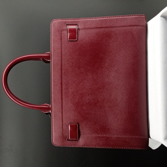 BURGUNDY MICHAEL KORS LEATHER HANDBAG FOR FALL AND WINTER IN EUC - Picture 2 of 11